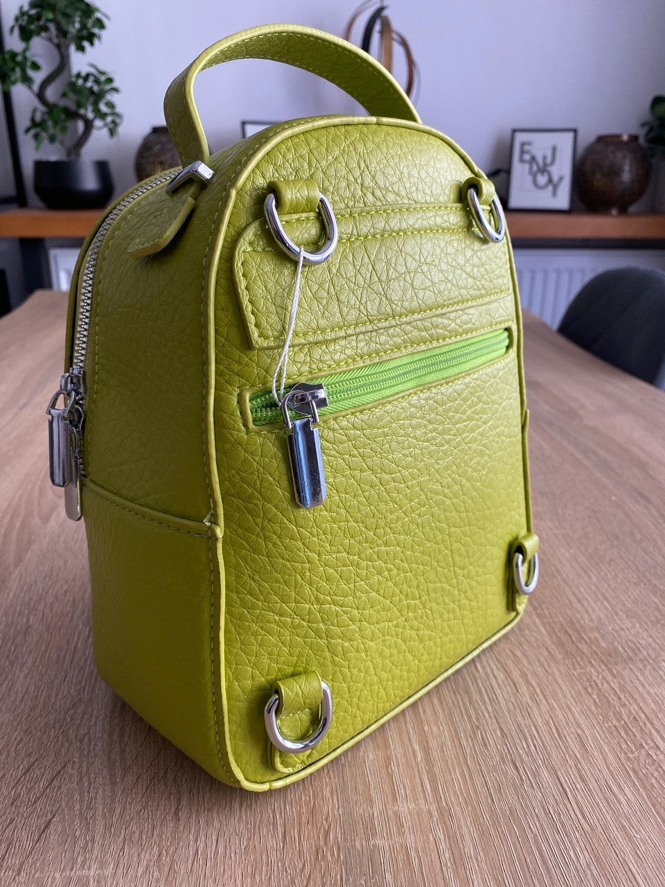 Rucsac din piele ecologica – Design modern si versatilitate zilnica
